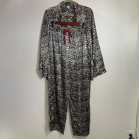 Pink K satin leopard print pajama set size L - Picture 2 of 9